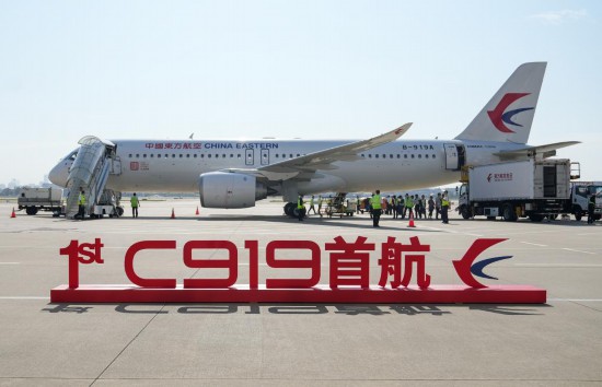 這是在上海虹橋國際機場停機坪拍攝的C919飛機（5月28日攝）。新華社記者丁汀攝