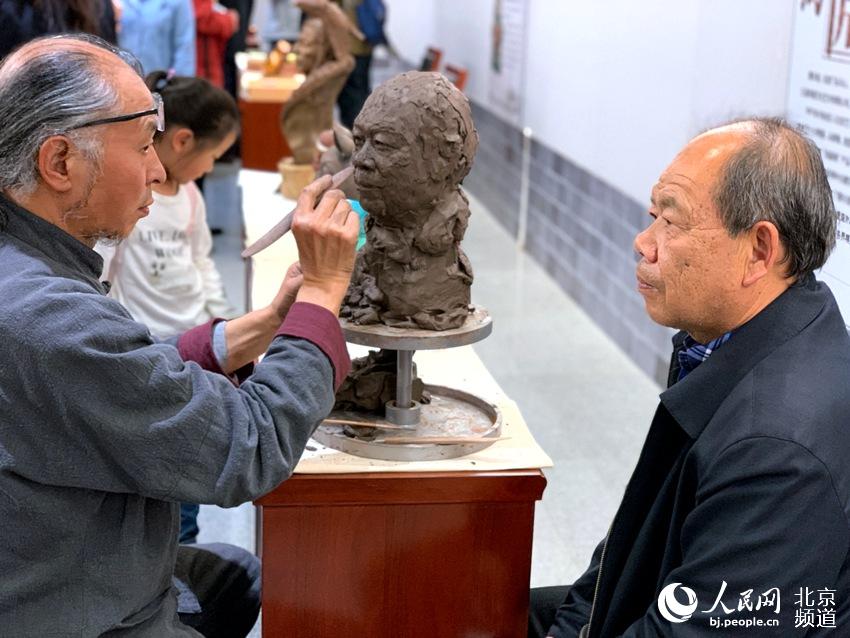 “魅力非遺，情系京西”北京地區(qū)非遺表演創(chuàng)作展開(kāi)幕。人民網(wǎng) 孟竹 攝