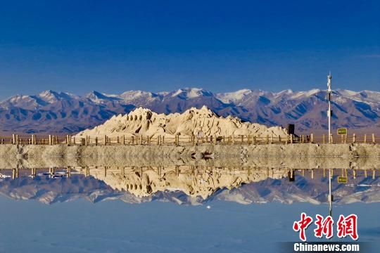 圖為“青海茶卡鹽湖”景區(qū)。（資料圖）　張?zhí)砀！z