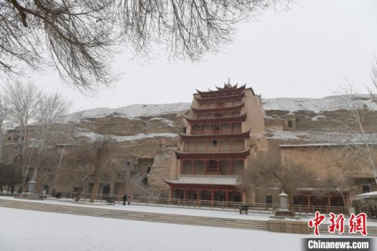 圖為2017年1月拍攝的莫高窟九層樓雪景。(資料圖) 楊艷敏 攝