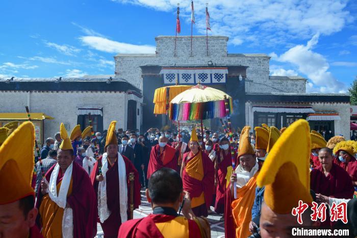 8月8日，全國政協(xié)常委、中國佛教協(xié)會(huì)副會(huì)長、中國佛協(xié)西藏分會(huì)會(huì)長班禪額爾德尼·確吉杰布從拉薩回到駐錫地扎什倫布寺。 <a target='_blank' ><p  align=