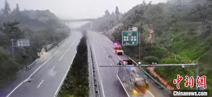 四川多地發(fā)布強降雨地災預警轉移民眾42993人