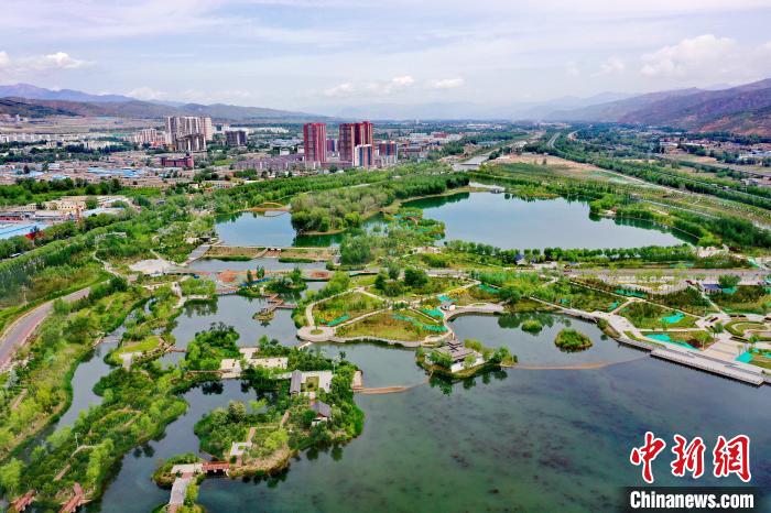 西北城市西寧立生態(tài)文明高地新典范：“一城山水、百園千姿”