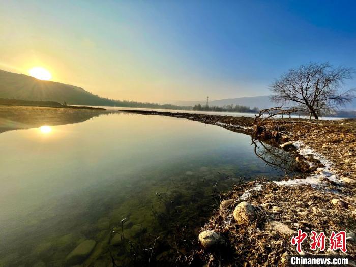 圖為青海省化隆縣黃河濕地景色?！±钣穹?攝