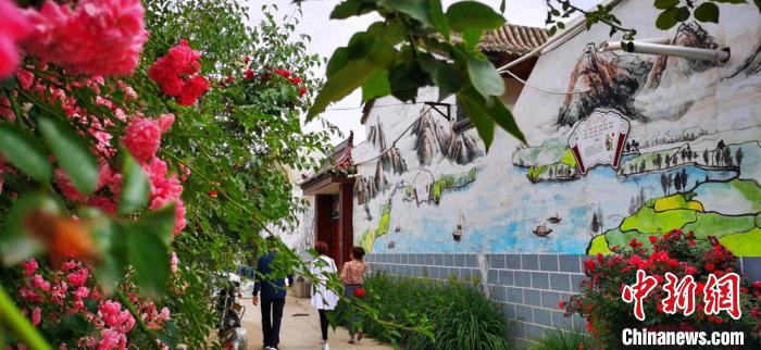 圖為臨夏州臨夏市羅家灣村村民開辦的農(nóng)家樂。(資料圖) 魏建軍 攝