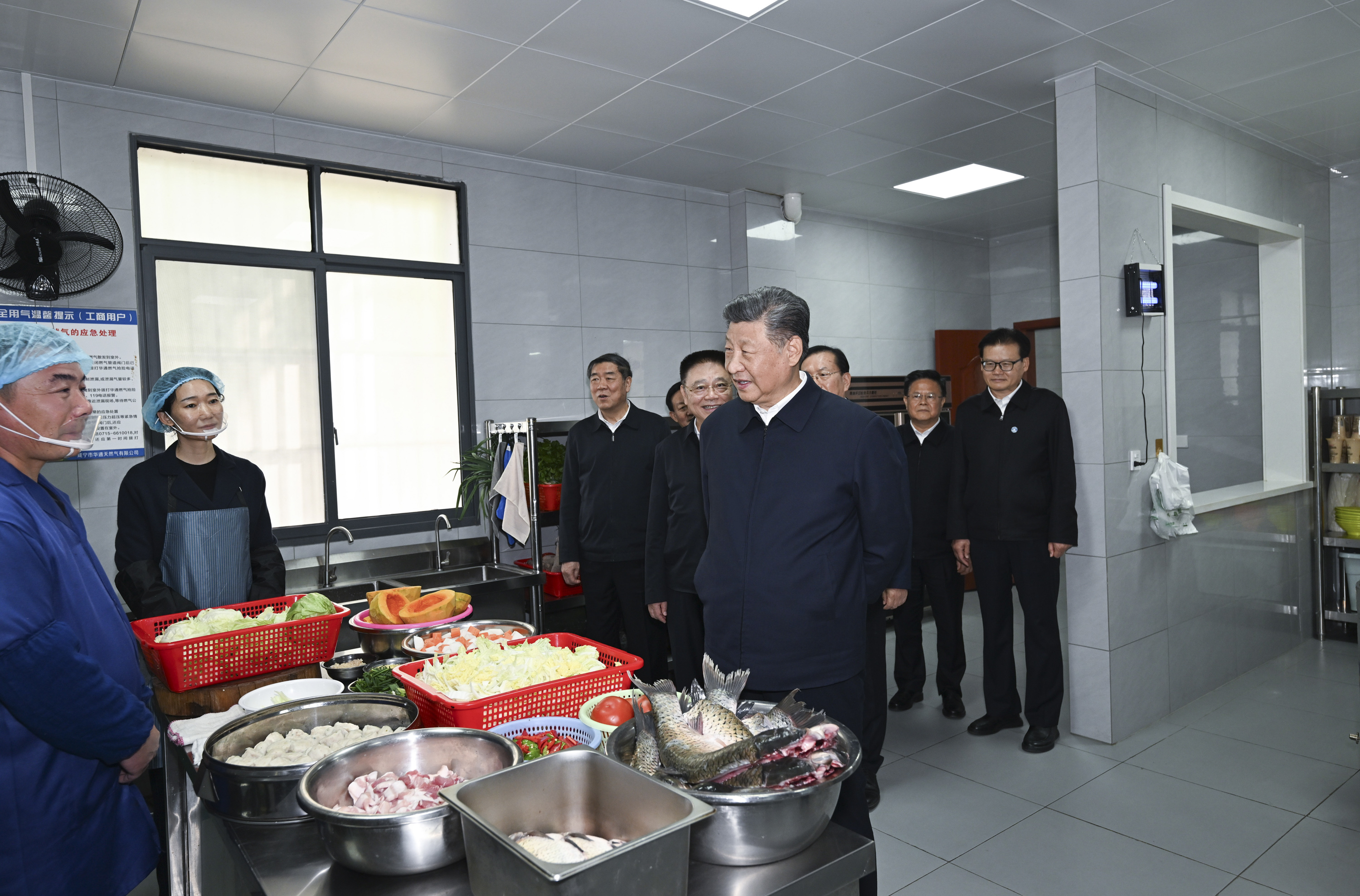 2024年11月5日，習(xí)近平總書記在湖北省咸寧市嘉魚縣潘家灣鎮(zhèn)四邑村考察。