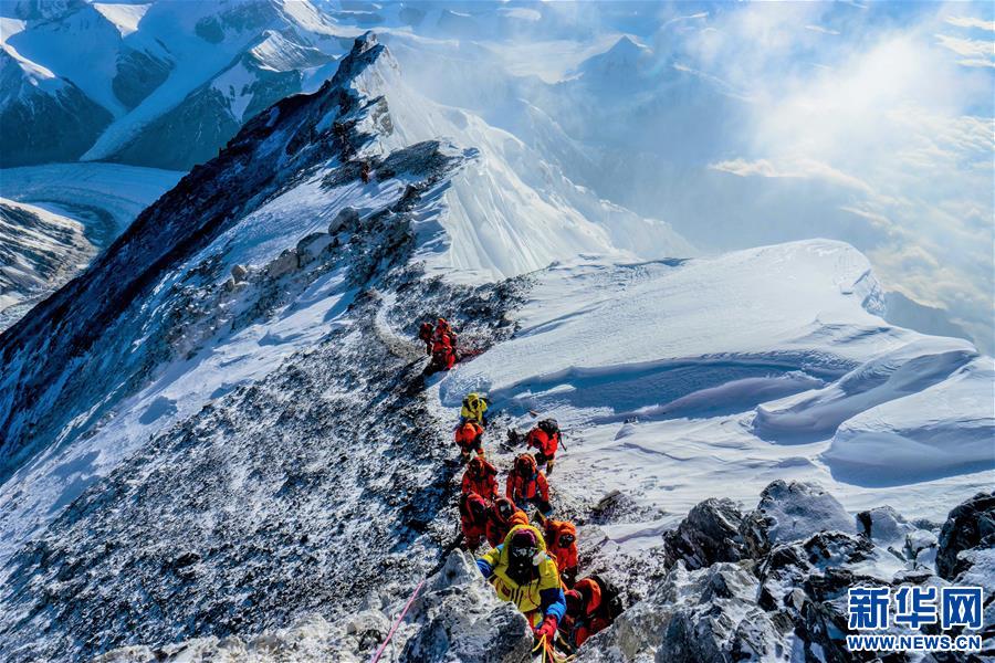 （體育·專題）（1）西藏拉薩喜馬拉雅登山向?qū)W校的20年