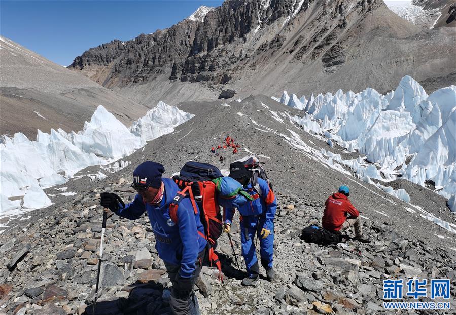 （2020珠峰高程測(cè)量）（2）2020珠峰高程測(cè)量登山隊(duì)抵達(dá)海拔6500米的前進(jìn)營(yíng)地