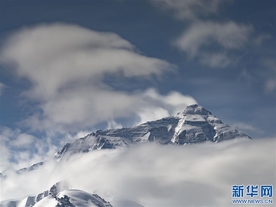 （2020珠峰高程測(cè)量·新華視界）（18）看珠峰云卷云舒 觀巔峰千姿百態(tài)