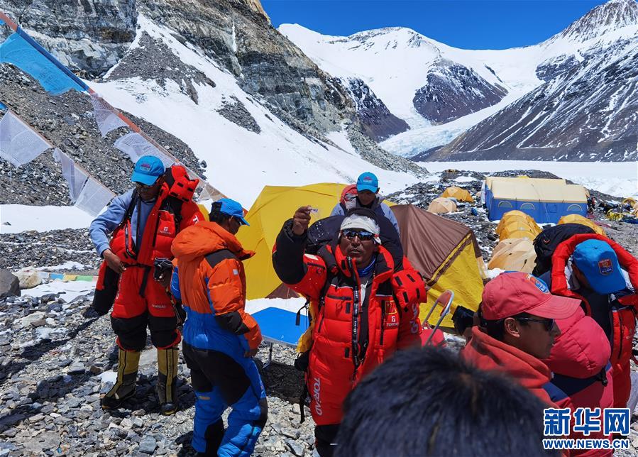 （2020珠峰高程測量）（4）2020珠峰高程測量登山隊沖頂組再出發(fā)