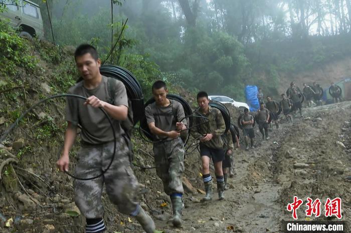 西藏軍區(qū)墨脫無人區(qū)邊防執(zhí)勤點通網(wǎng)