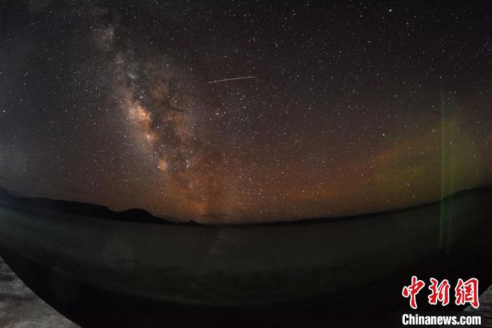 錯鄂湖星空璀璨，一顆流星劃過。　<a target='_blank' ></p><p  align=